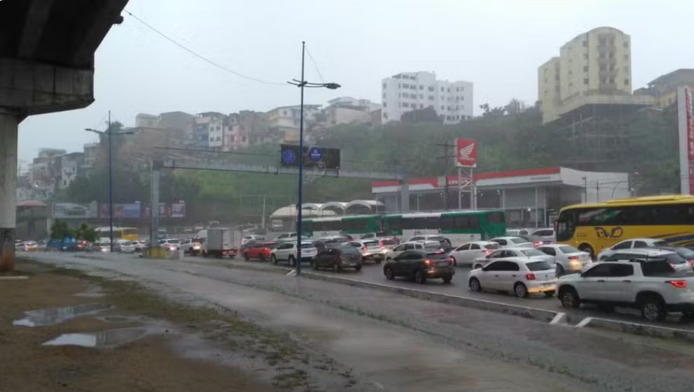 Motoristas que ultrapassarem limite de velocidade de 60 km/h na Avenida Bonocô vão pagar multas a partir desta quinta-feira