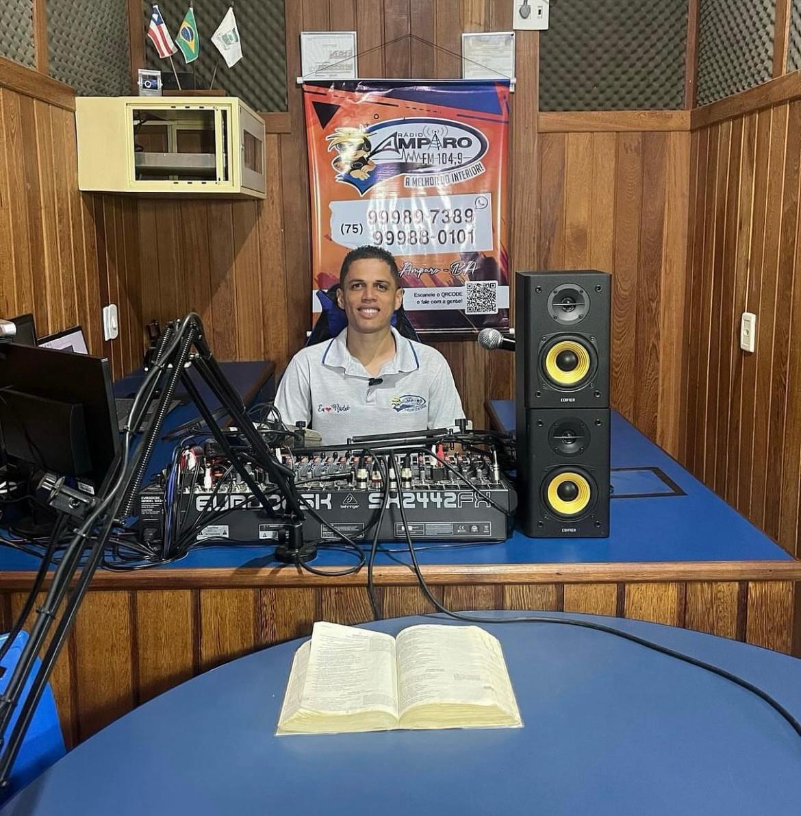 UM DOS MELHORES LOCUTORES DO BRASIL É DA CIDADE DE RIBEIRA DO AMPARO - BAHIA.